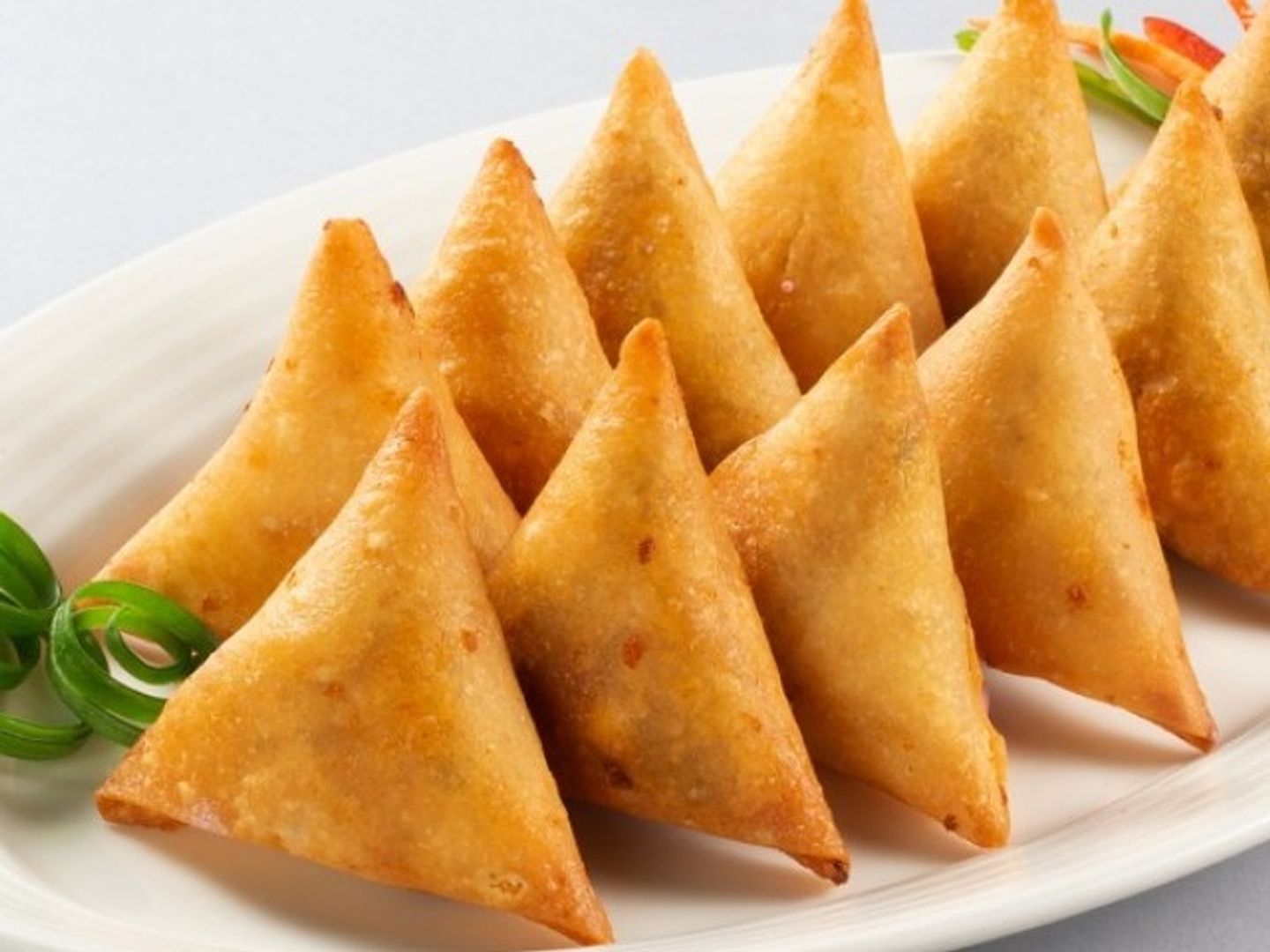 سمبوسه جبن وسط