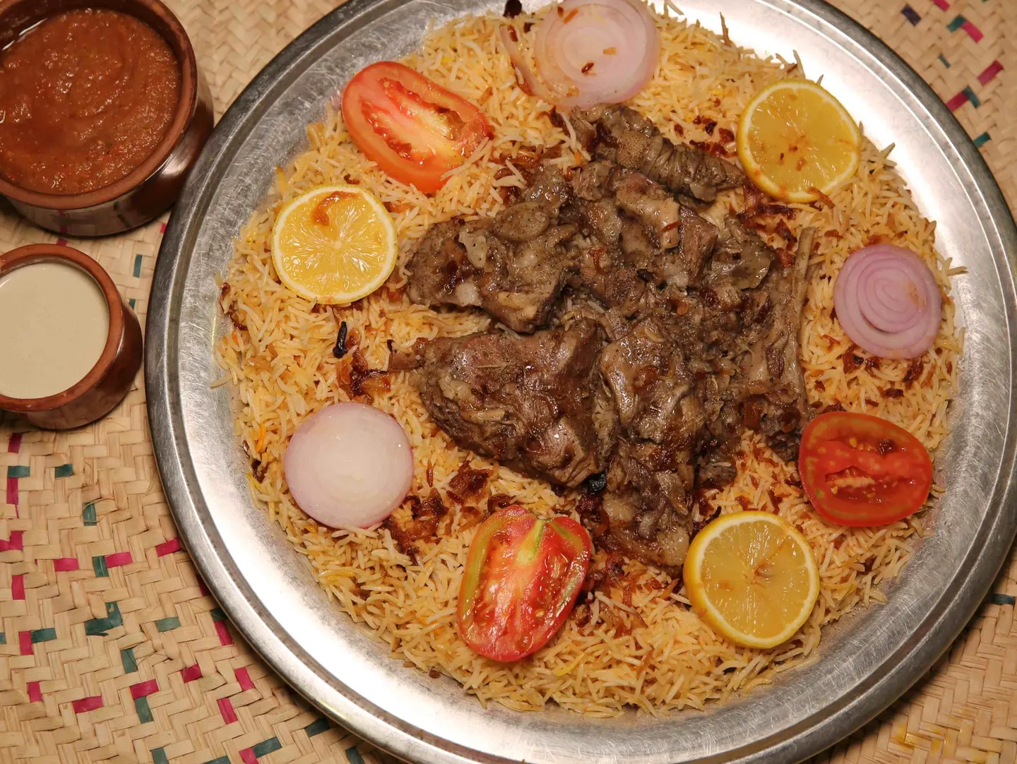 لحم حاشي مكتوم مع الرز