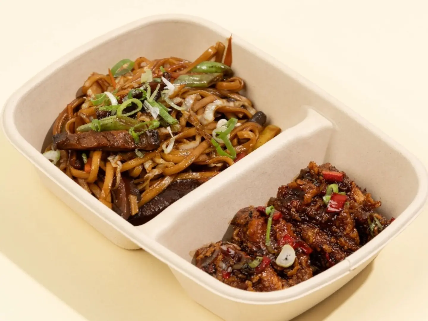 نودلز ماشروم و أجنحة الدجاج