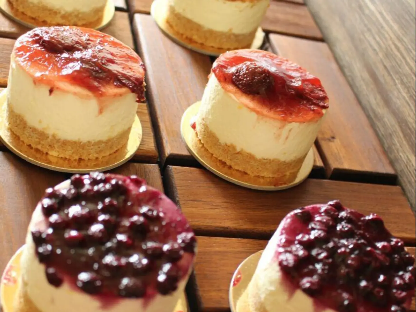 Mini Cheesecake Box 4 Pcs (Berry, Strawberry, Lotus, Pistachio, Nutella)