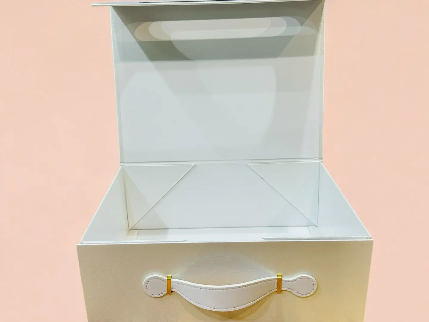 بوكس انيق لتوزيعات الهدايا