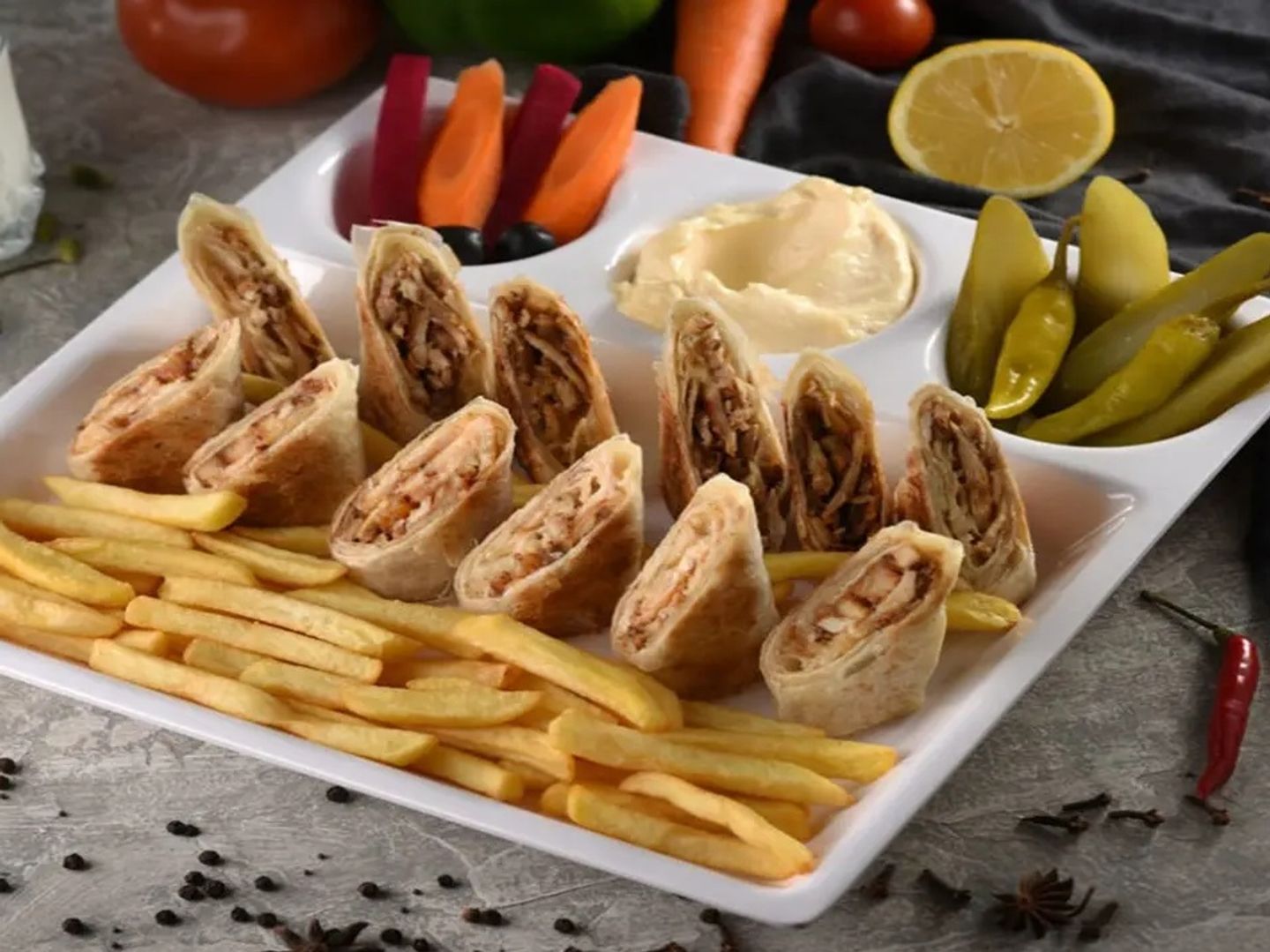 صحن شاورما عربي بالجبن
