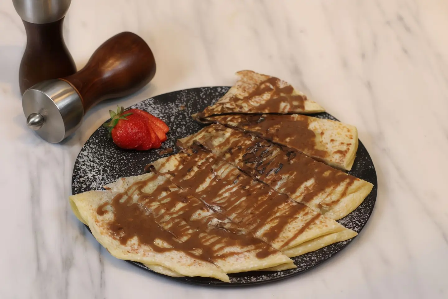 خبز الصاج بالنوتيلا مع قشطه