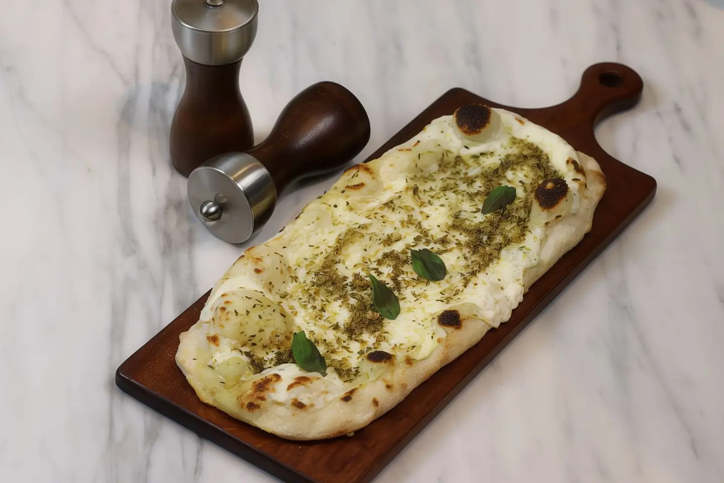 مناقيش لبنة مع زعتر