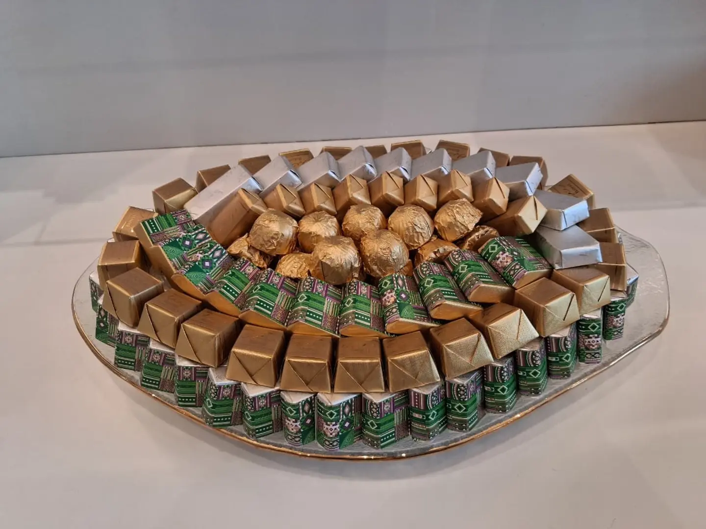 صينية اليوم الوطني على شكل صدفة زجاجية - حجم صغير