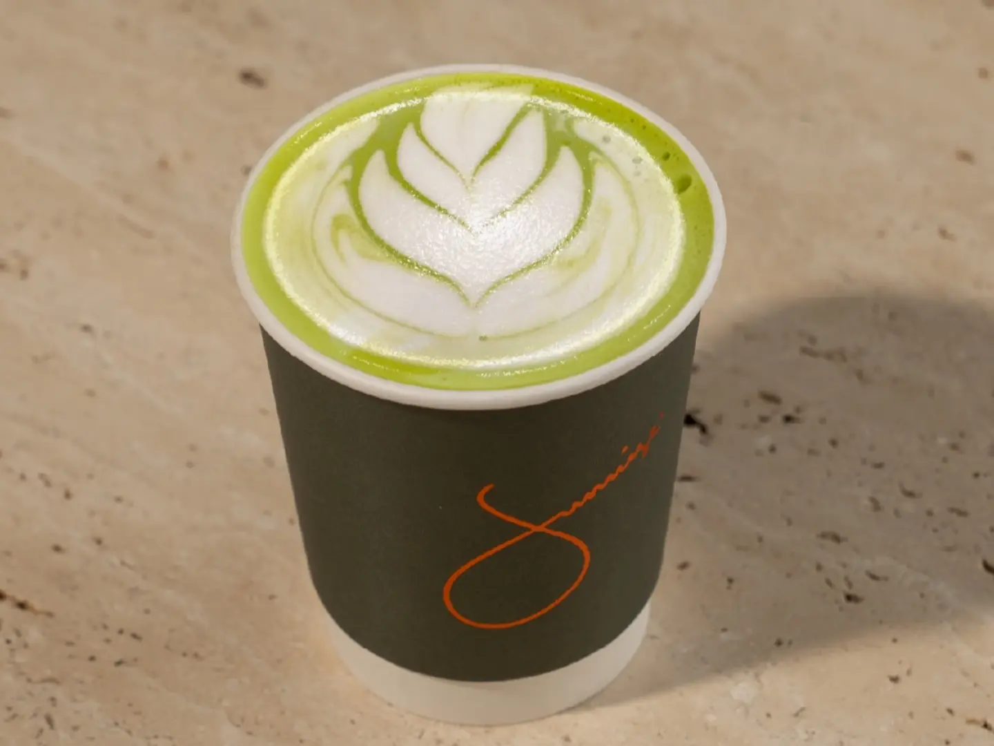 ماتشا لاتيه حار