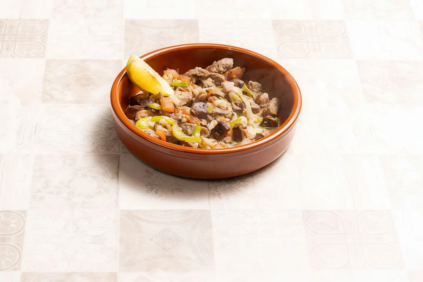 لحم بالطماطم مع حمسة