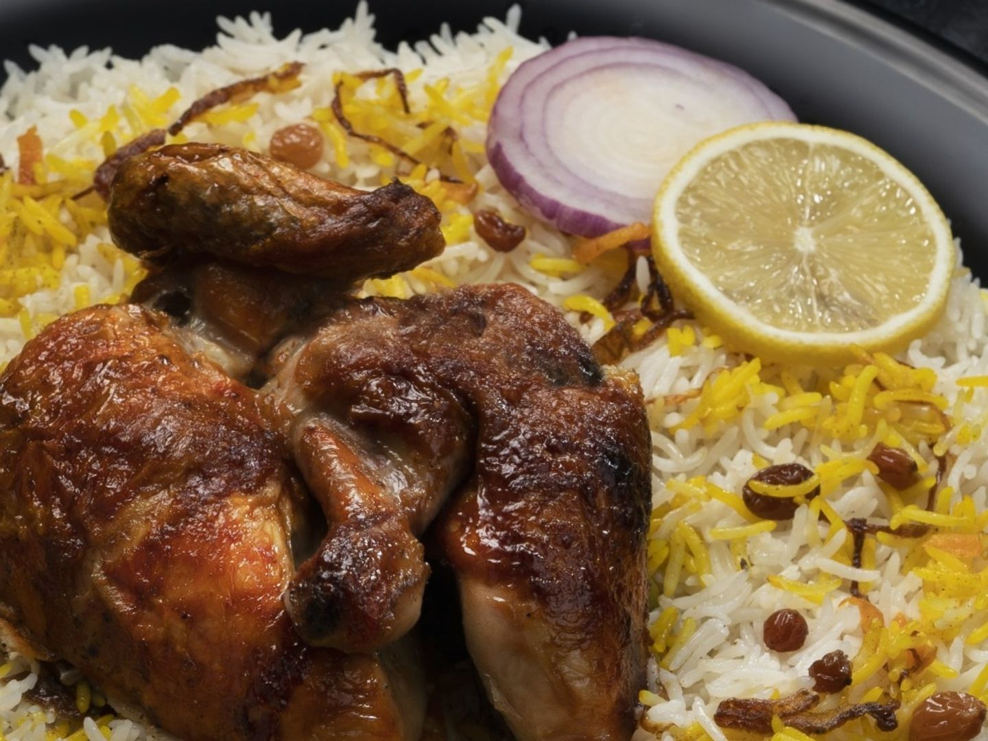 نص دجاج شواية مع أرز شعبي مع كينزا كولا