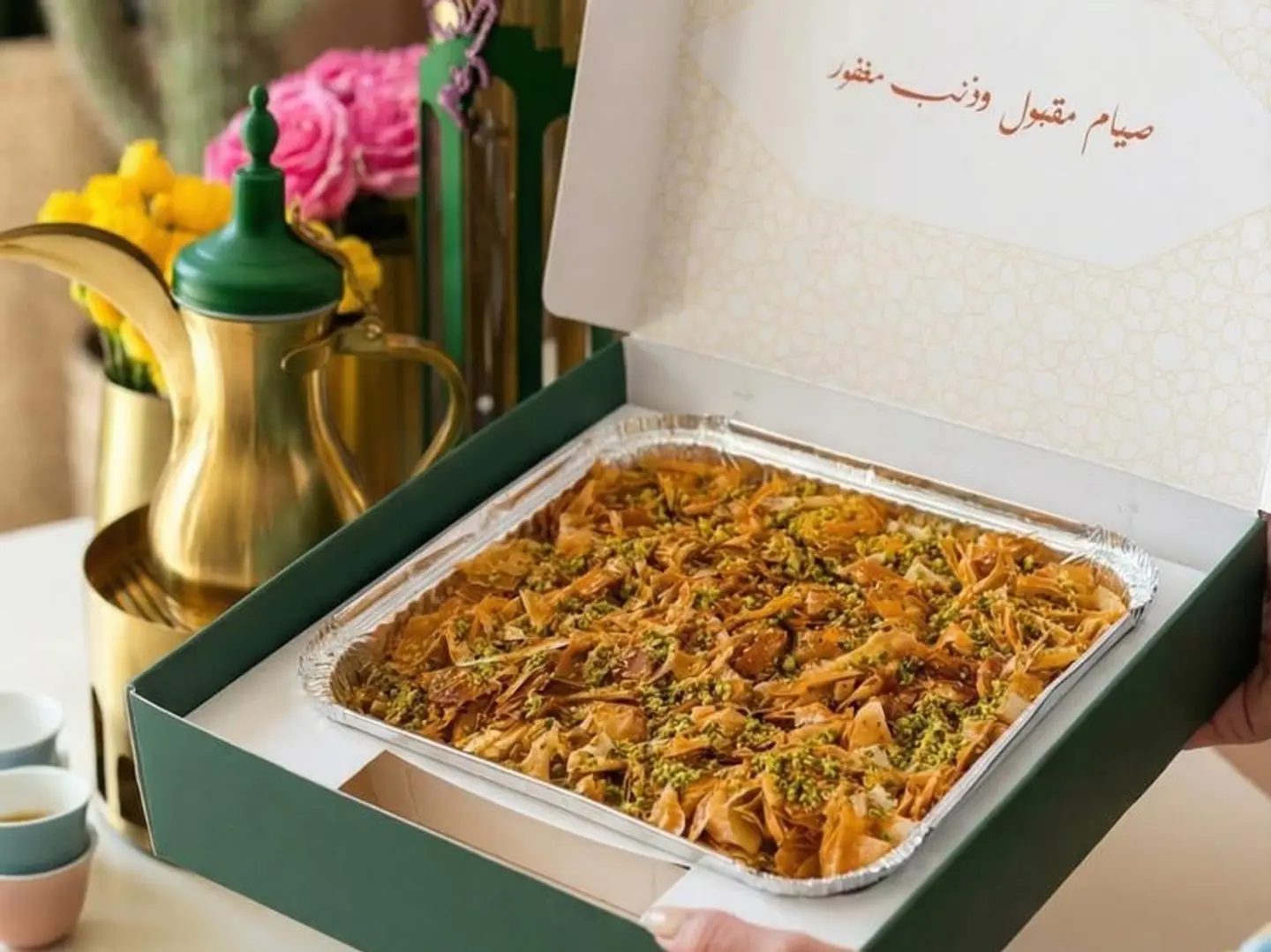 بوكس رمضاني بسبوسة محشيه قشطه و قلاش و فستق