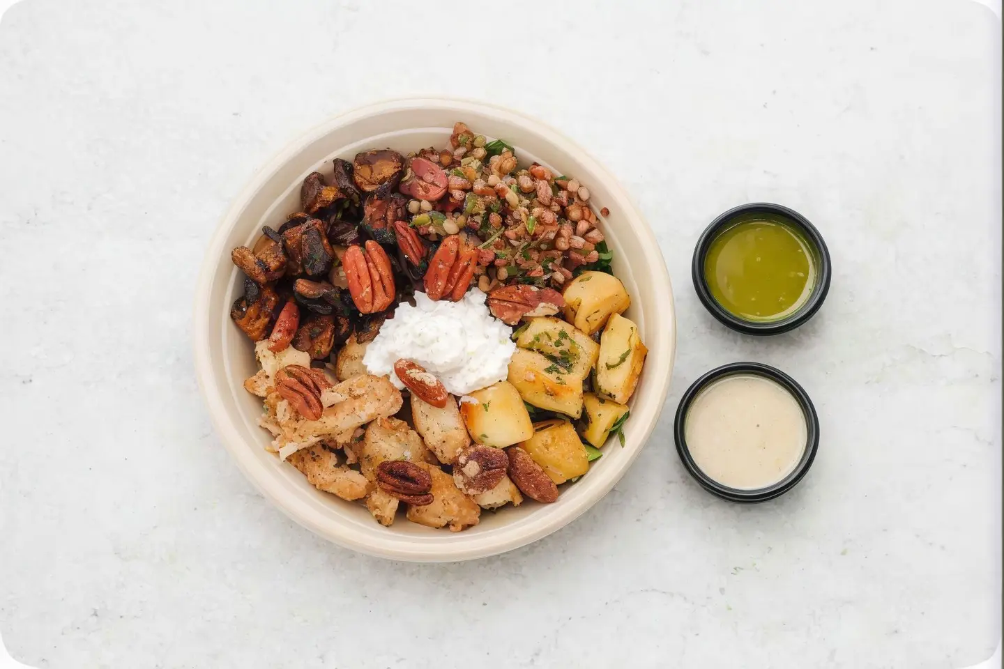 وعاء شرق اوسطي بالأعشاب