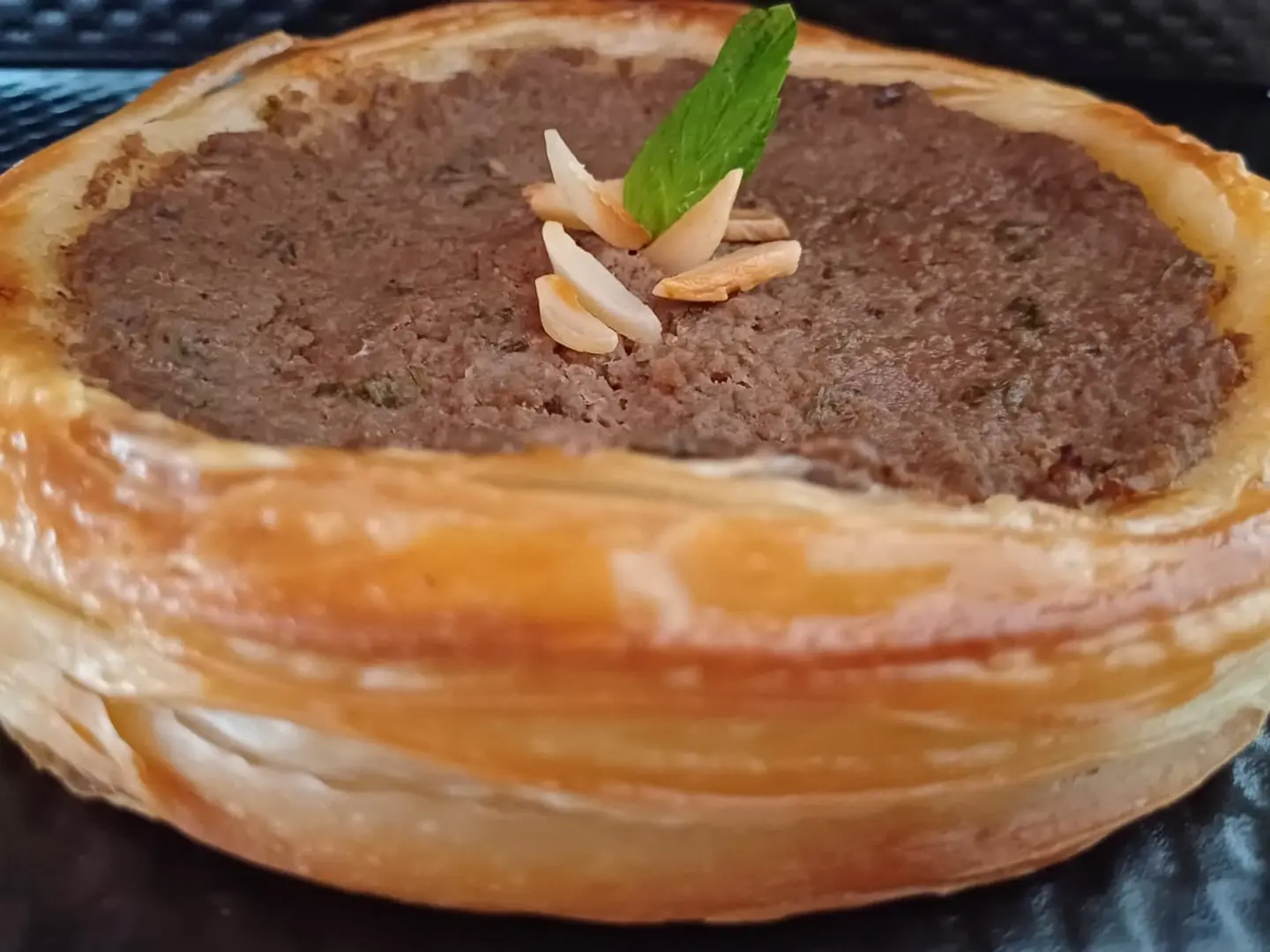 لحم بالعجين