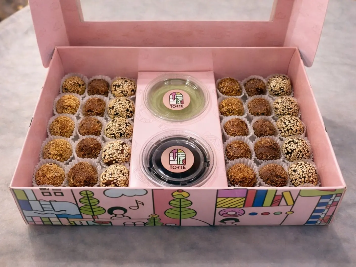 كرات التمر الصغيرة المشكلة