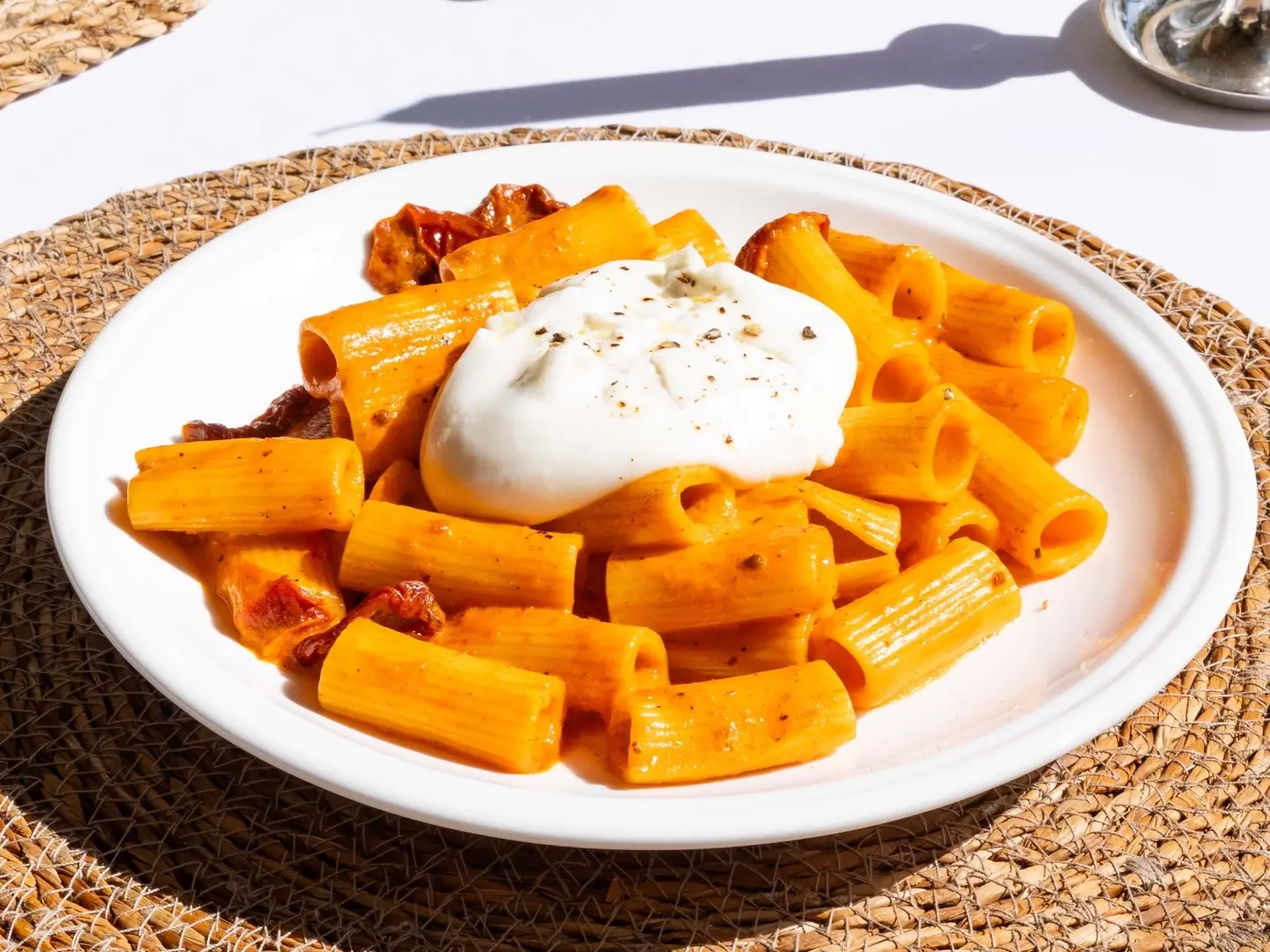 كريمات الفلفل الأحمر المحمص ريجاتوني بوراتا