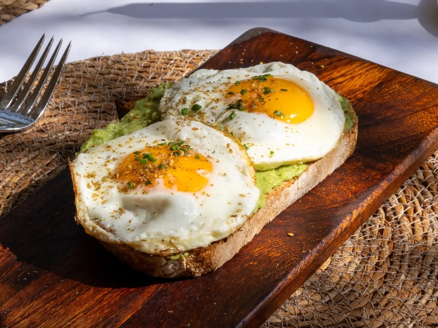 بيض مع افوكادو