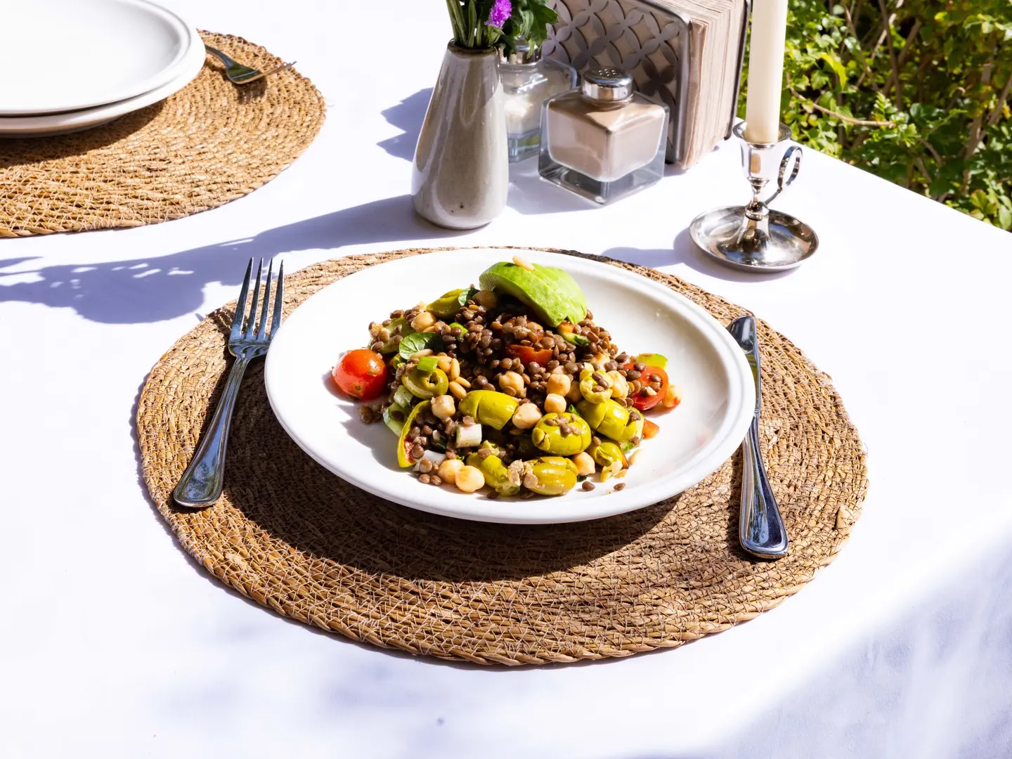 سلطة العدس والافوكادو