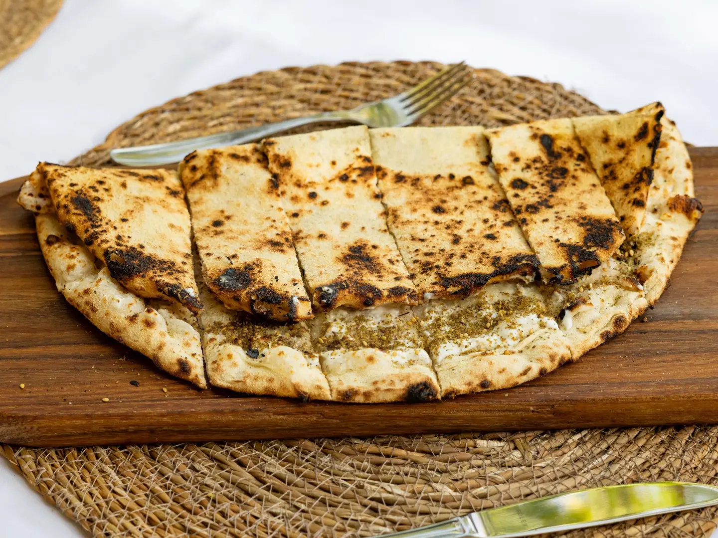 منقوشة زعتر و لبنة