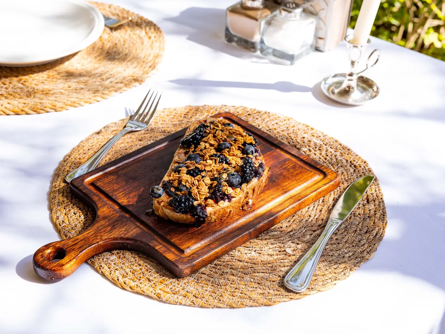 زبدة الفول السوداني والتوت