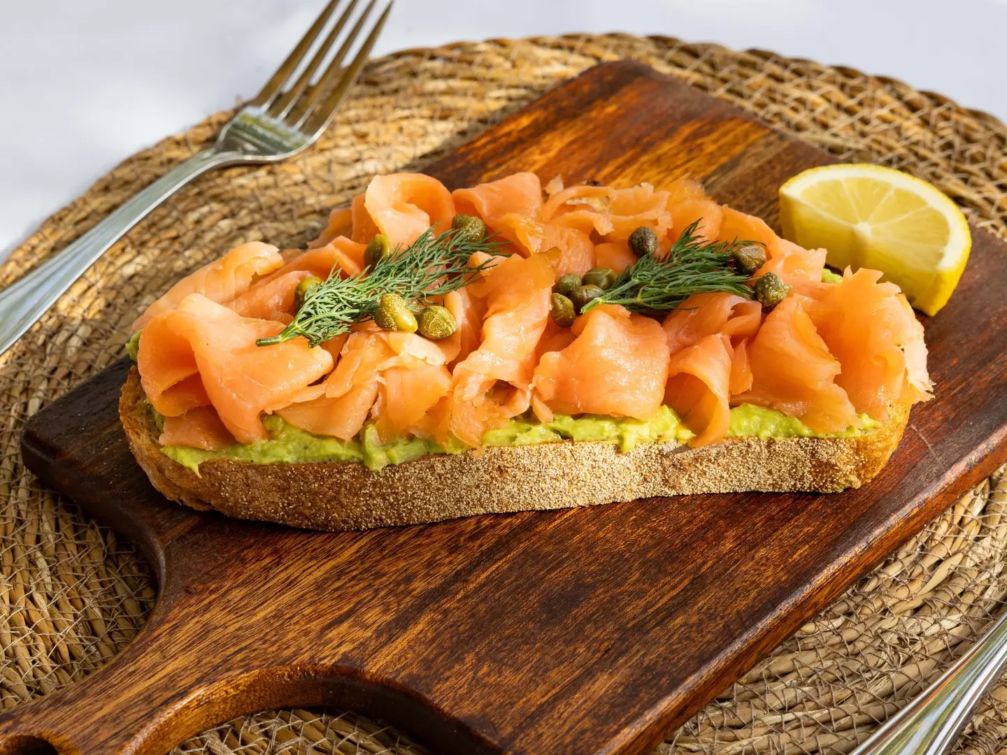 سالمون مدخن افوكادو