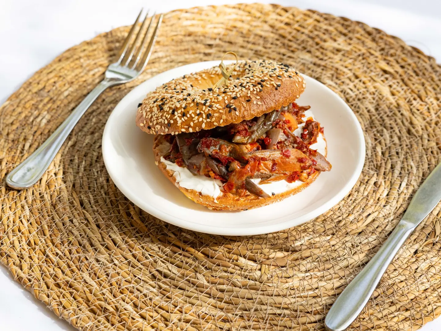 سندويش لبنة و مقدوس