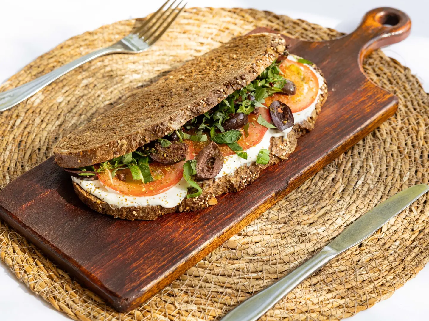 لبنة الخضار على الحبوب البنية