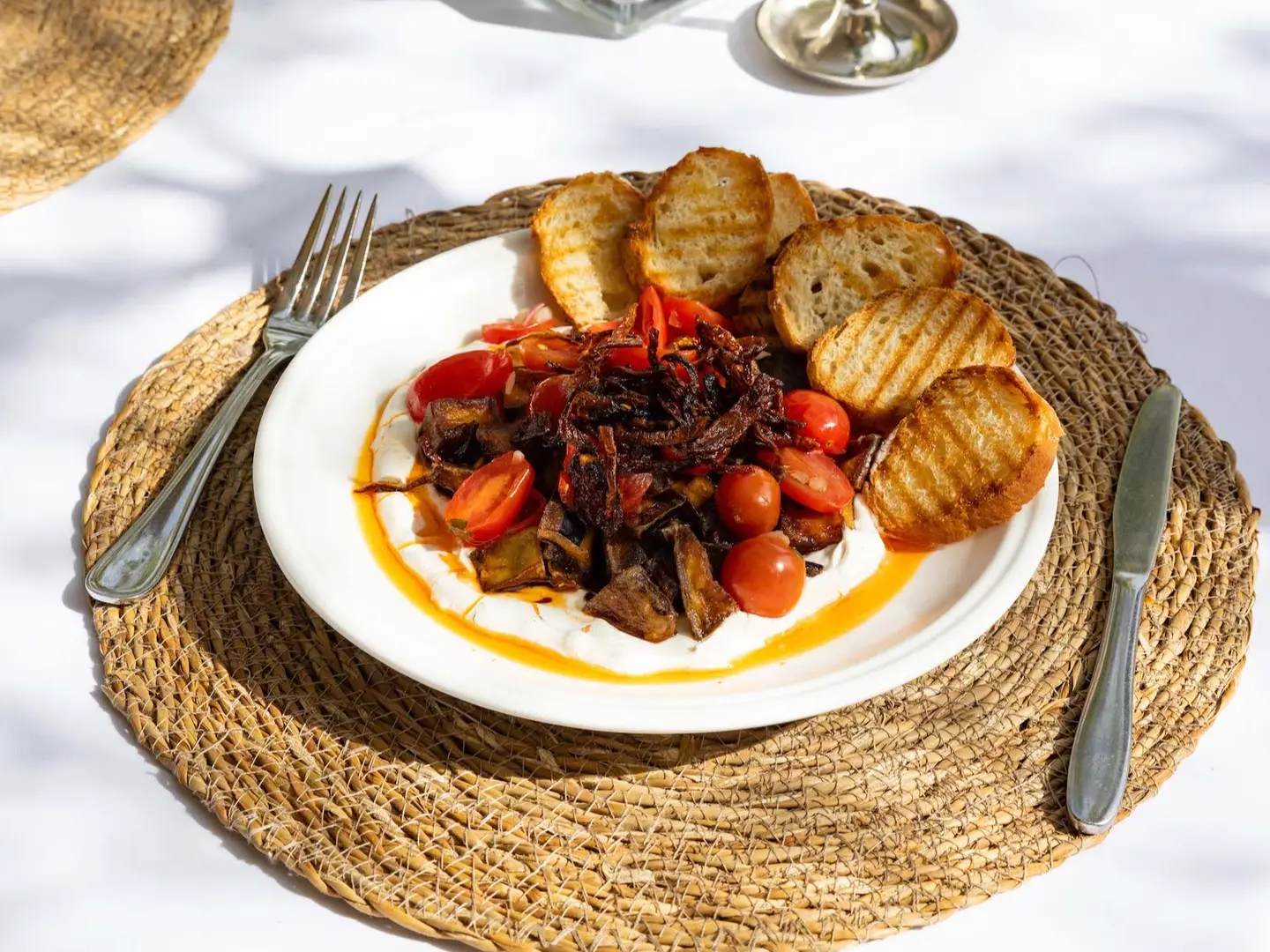 باذنجان لبنة مع زيت الفلفل