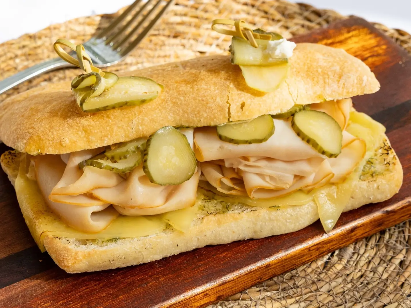 ساندوتش الديك الرومي مع الشبت