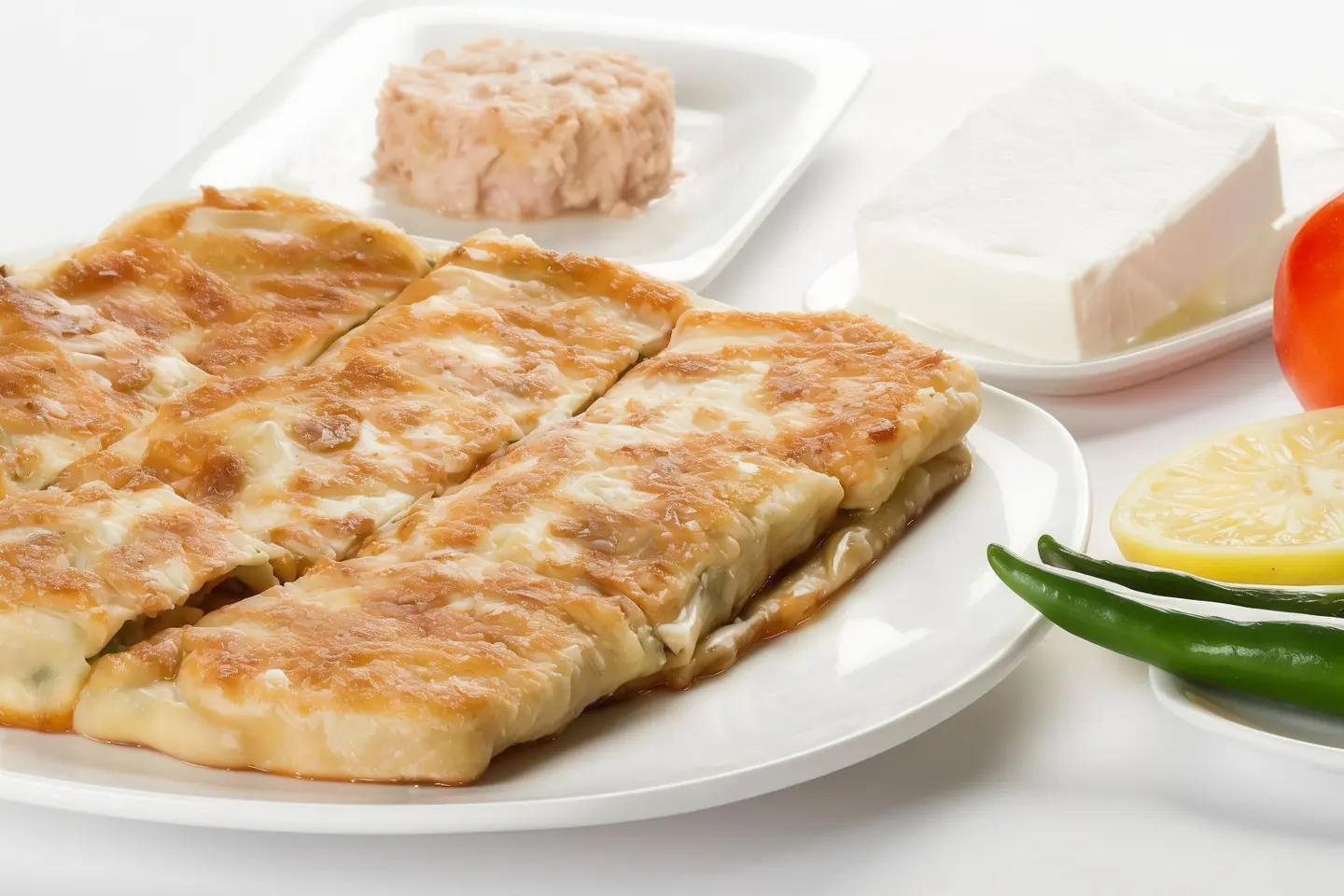مطبق تونة جبنة بيضاء