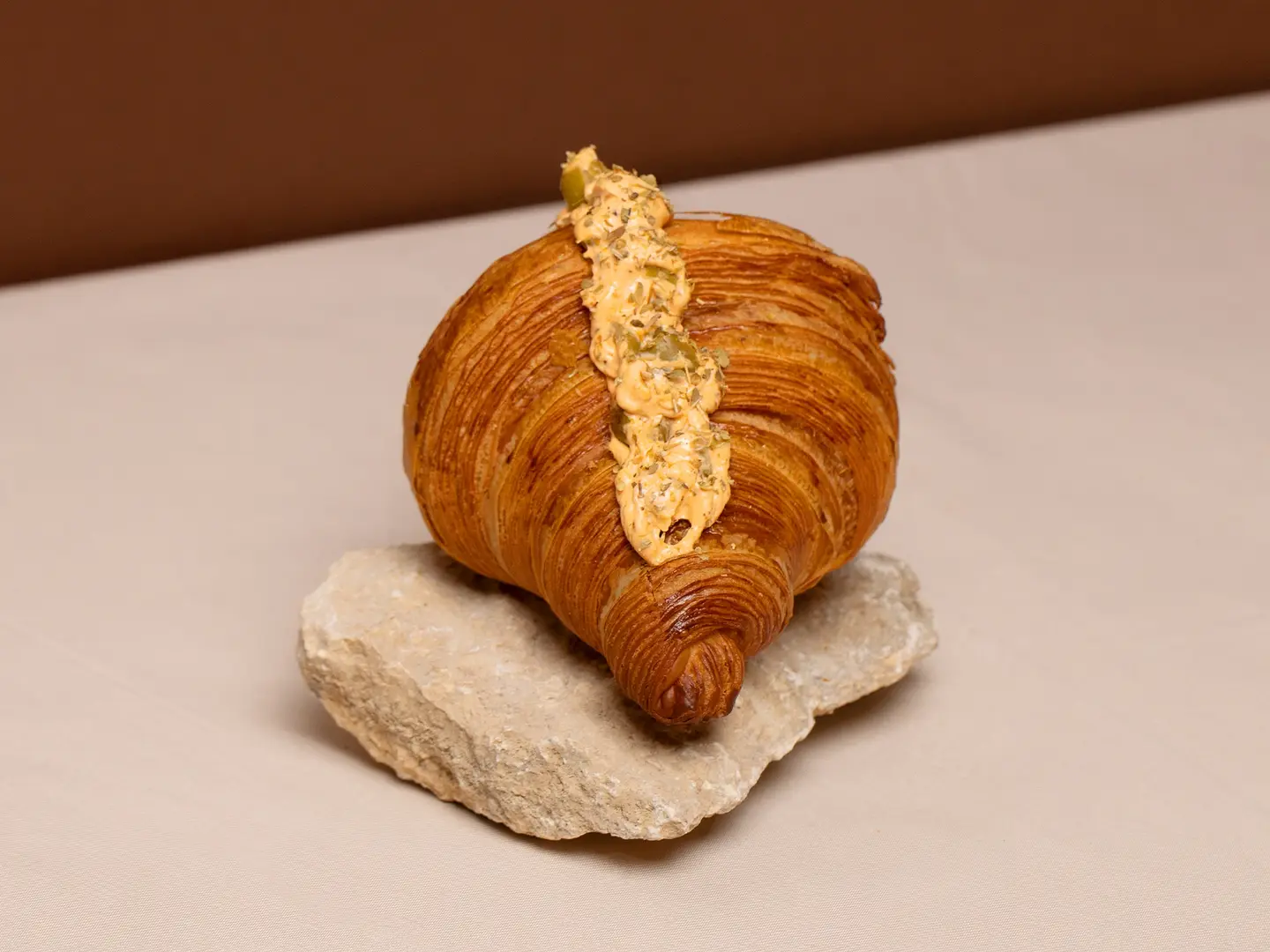 كروسان لبنه و زيتون