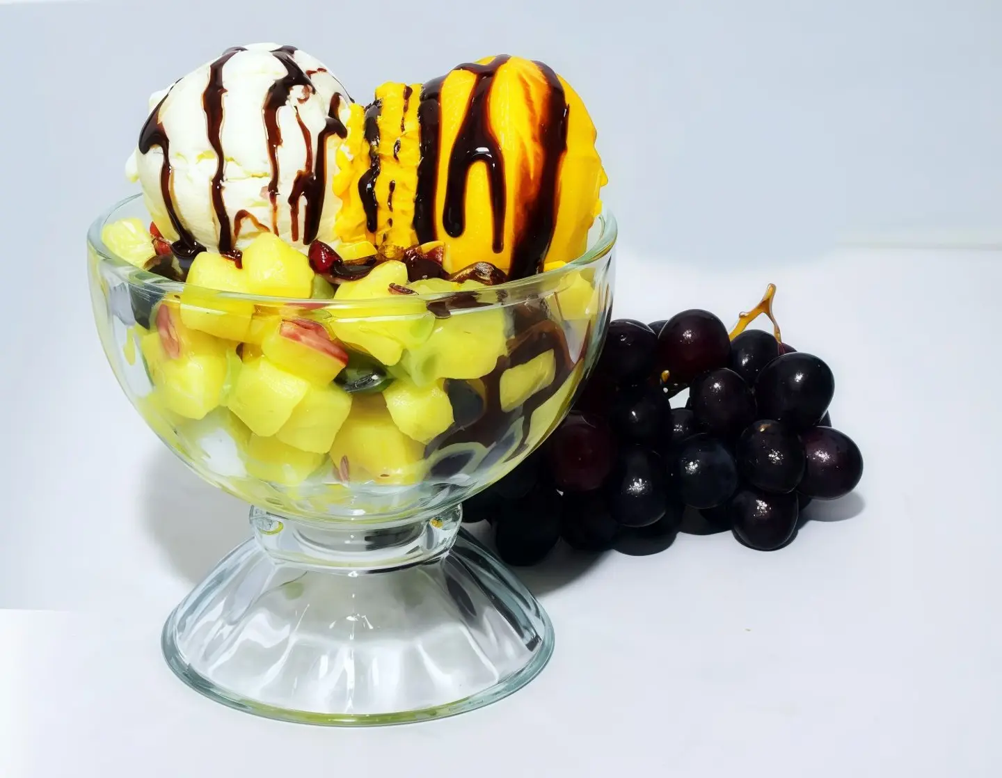 سلطة فواكه بالآيسكريم