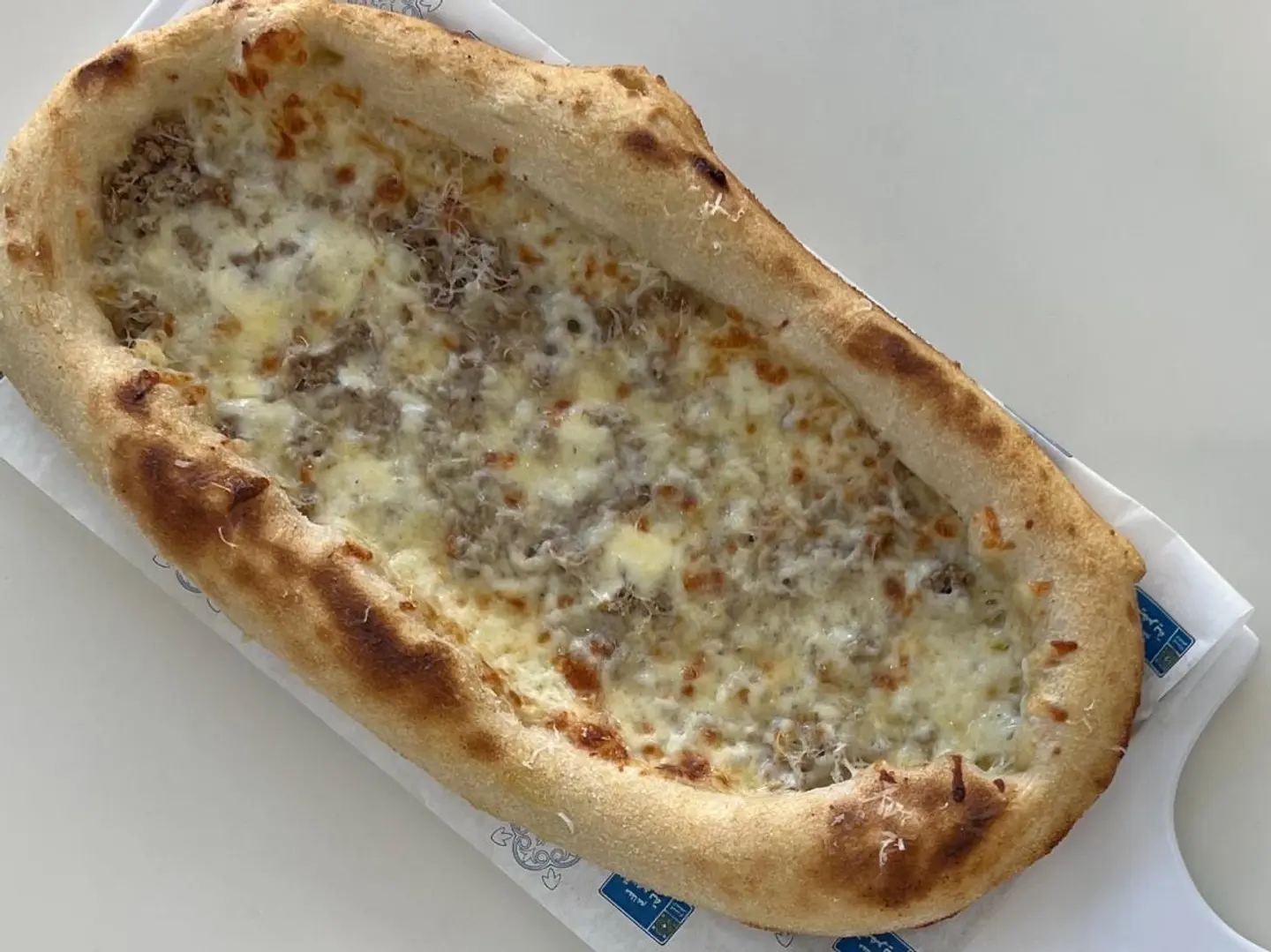 منقوشة جبنة ولحمة