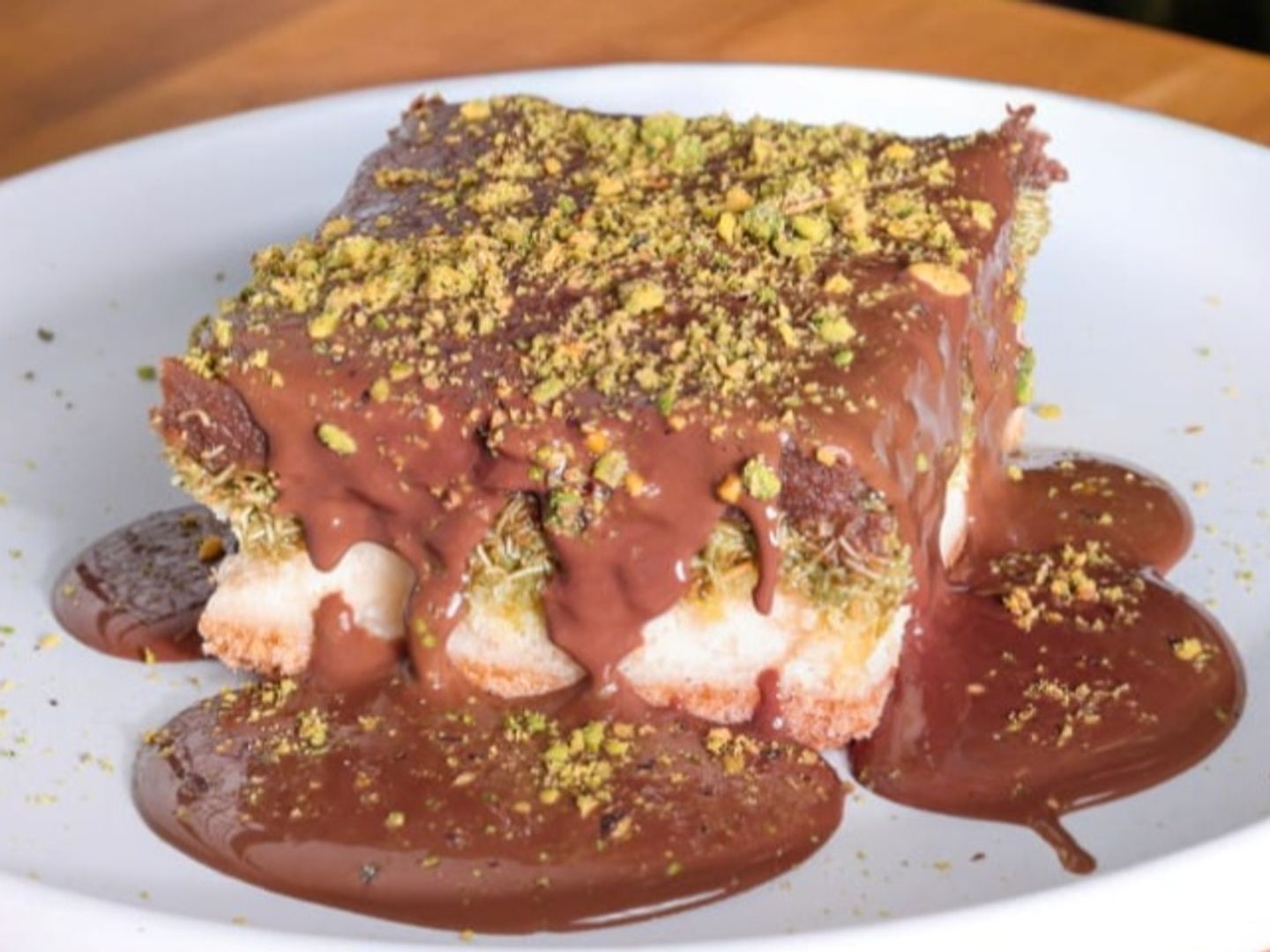 تشيزكنافة مع الفستق والشوكولاتة