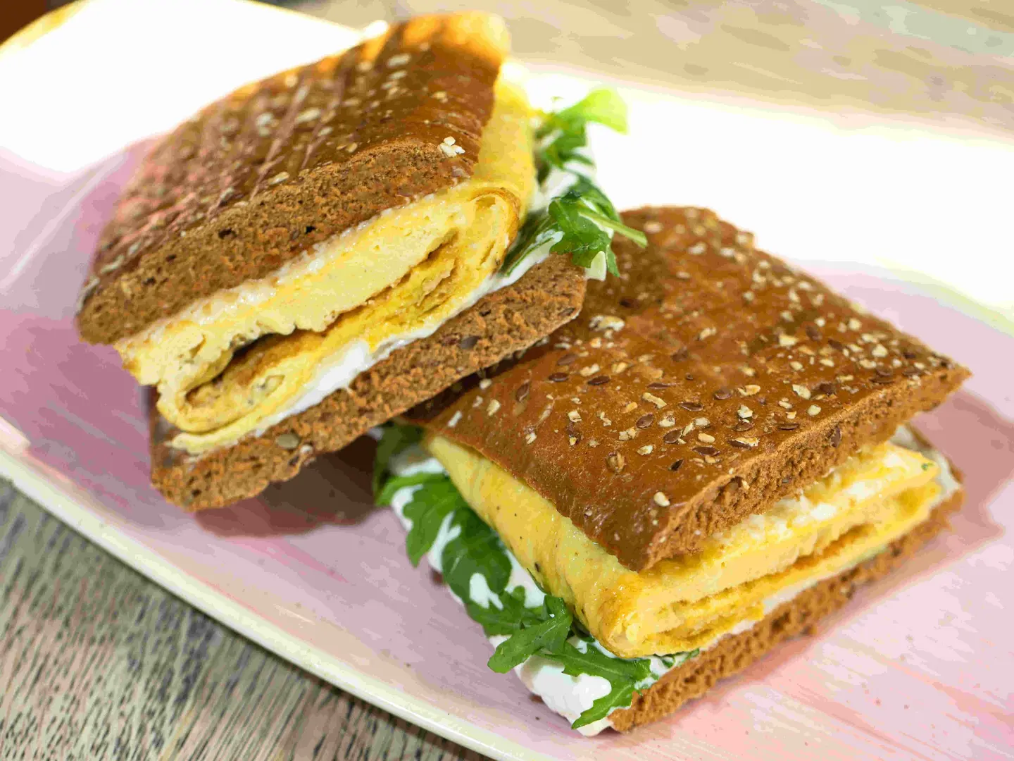 ساندويتش البيض بالبارميزان