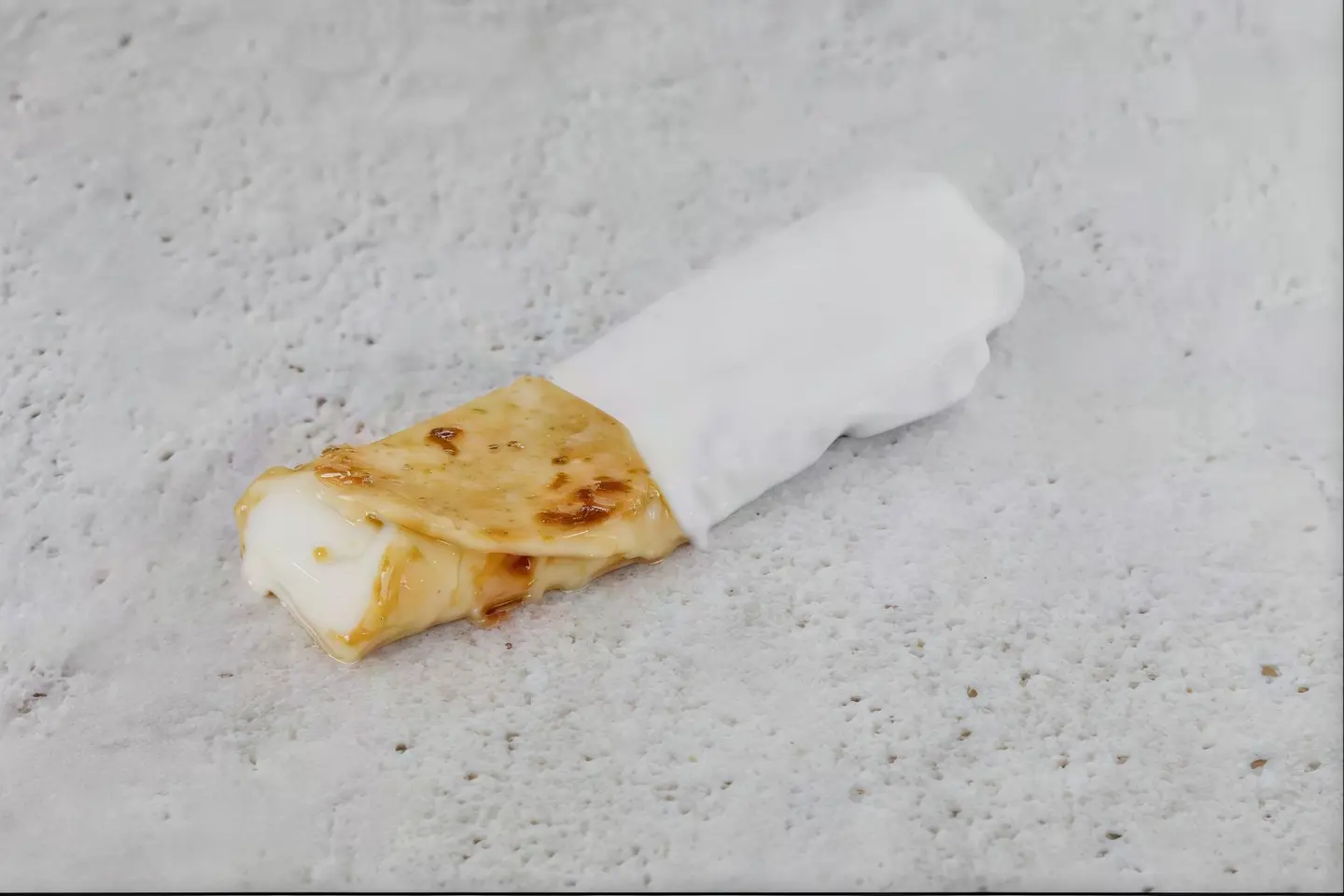 جبن مع عسل