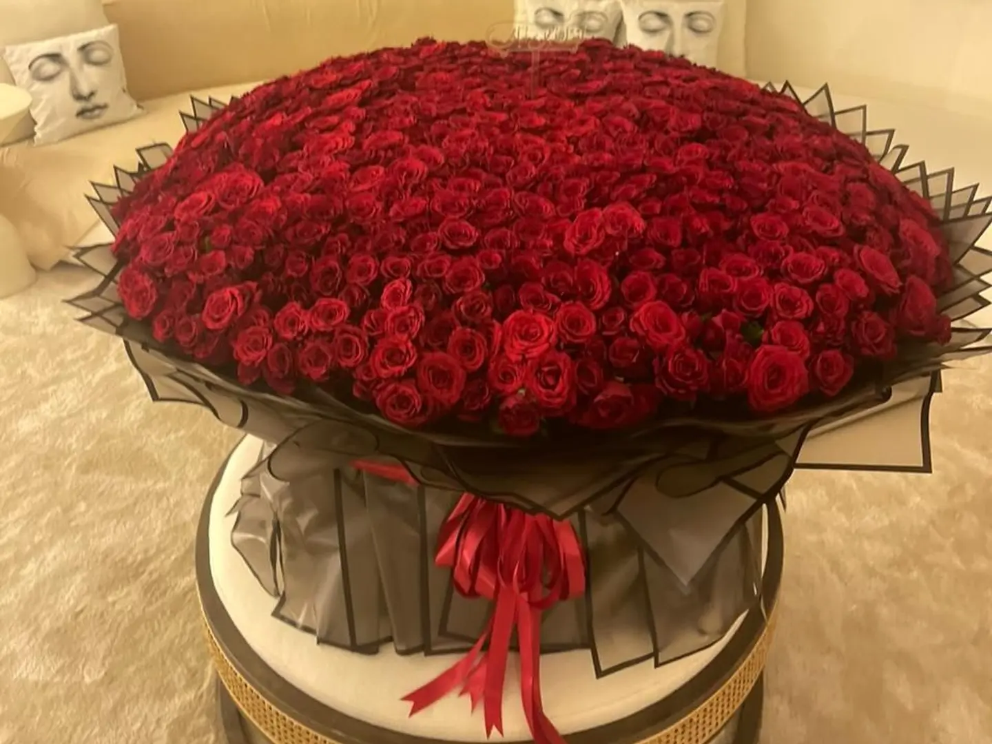 Bouquet Of Love 800 Roses