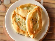 فطيرة عكاوي و زعتر
