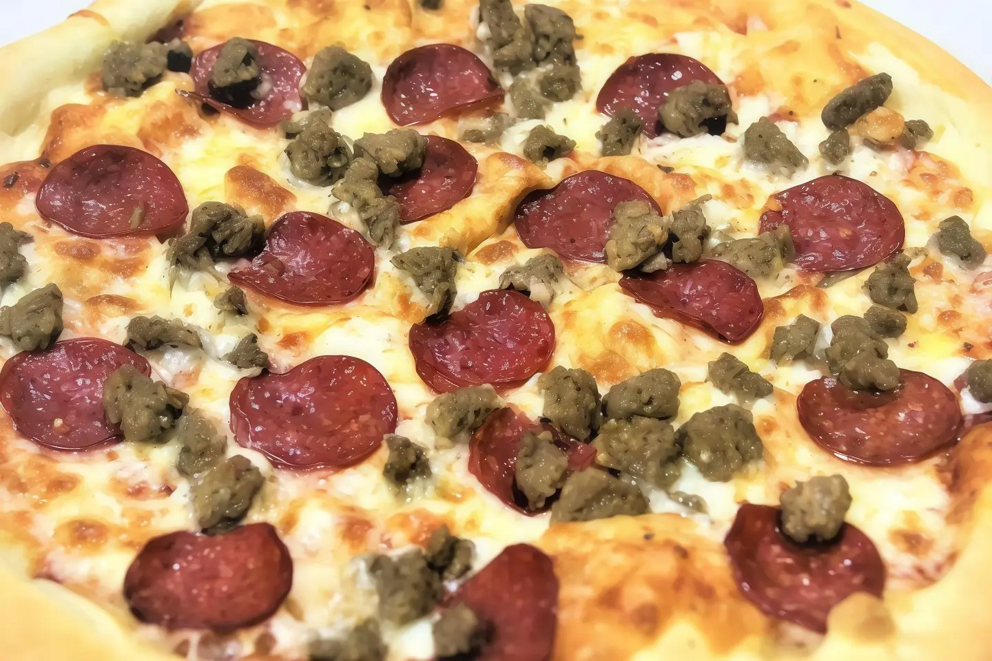 Pepperoni Pizza With Meat Pieces - L
