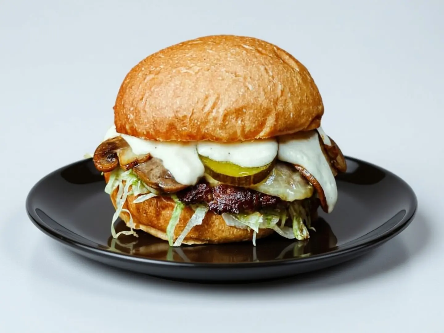 سويس مشروم بيف برجر