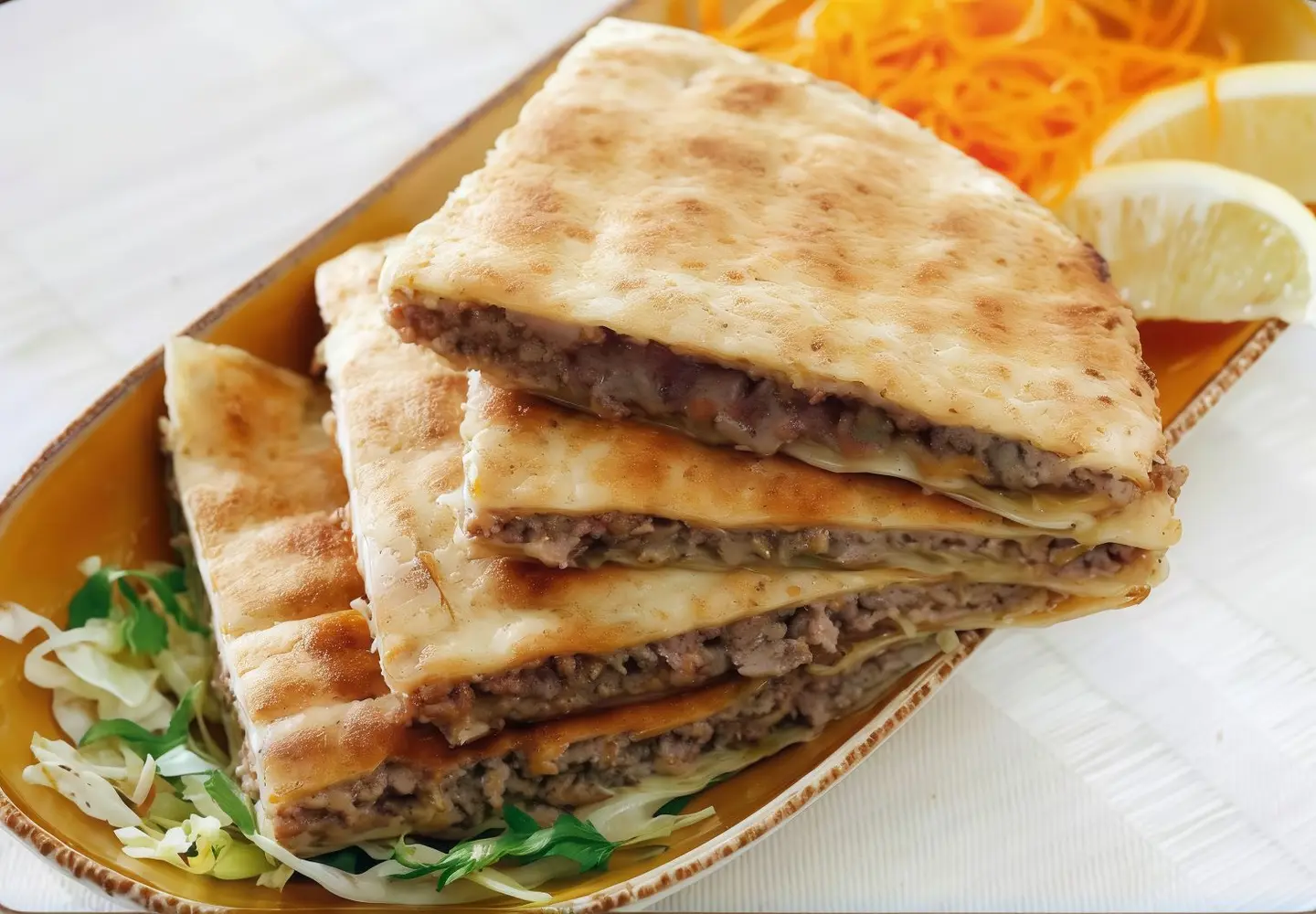 فطيره جبنة تشدر باللحم