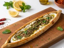 فطيرة لبنة و زعتر