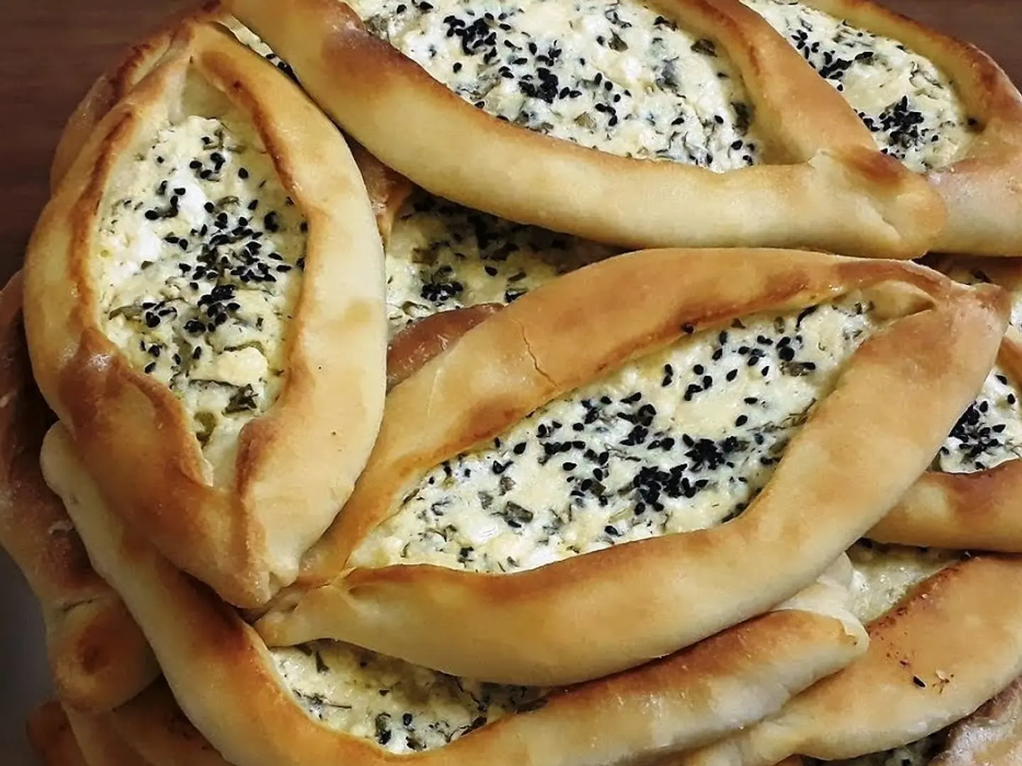 فطيرة جبنة حلومي