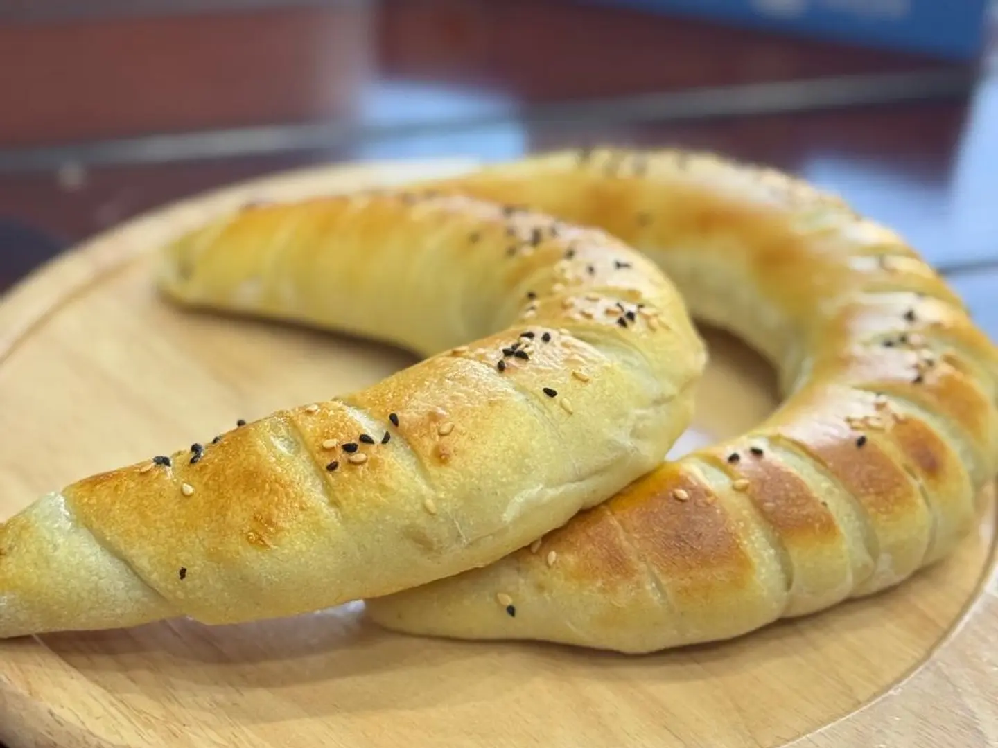 كروسان جبنة حلومي و زعتر