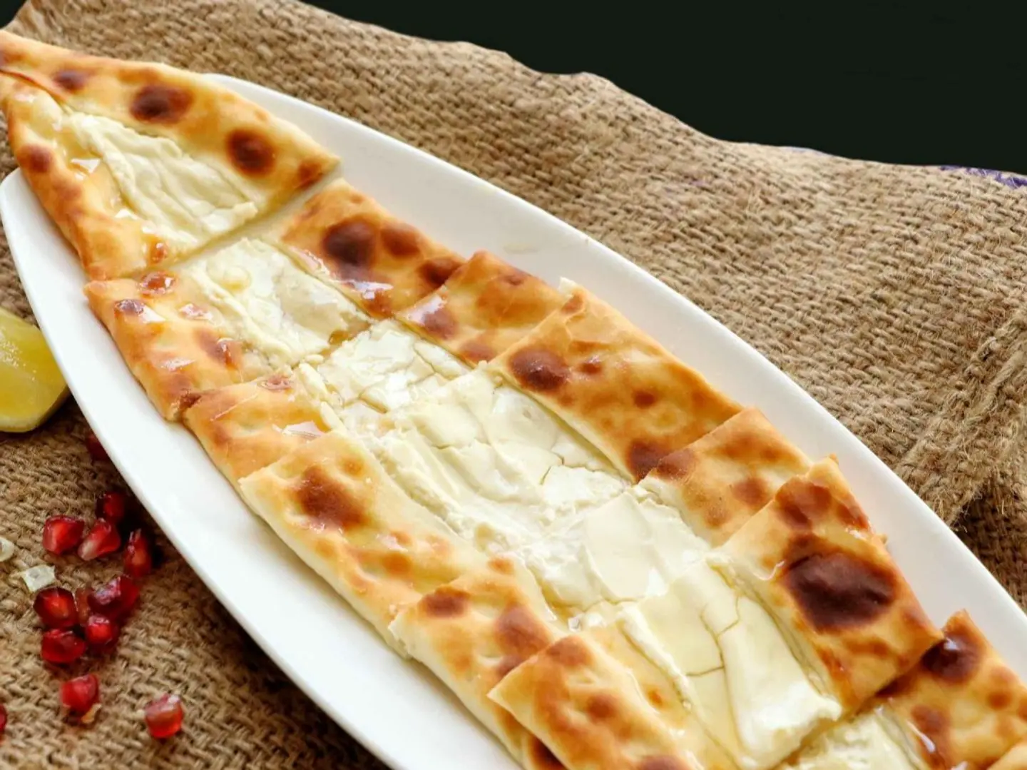 قارب لبنة مع عسل