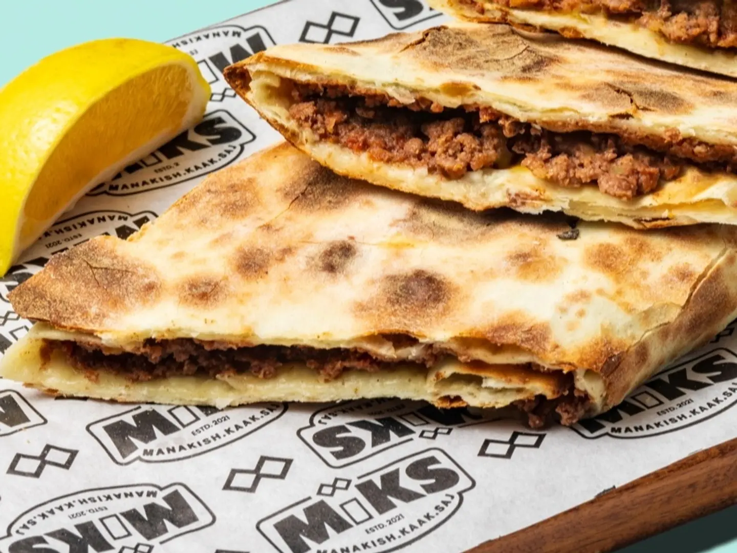 منقوشة لحم بعجين عدد 2 رقيقة و متوسطة