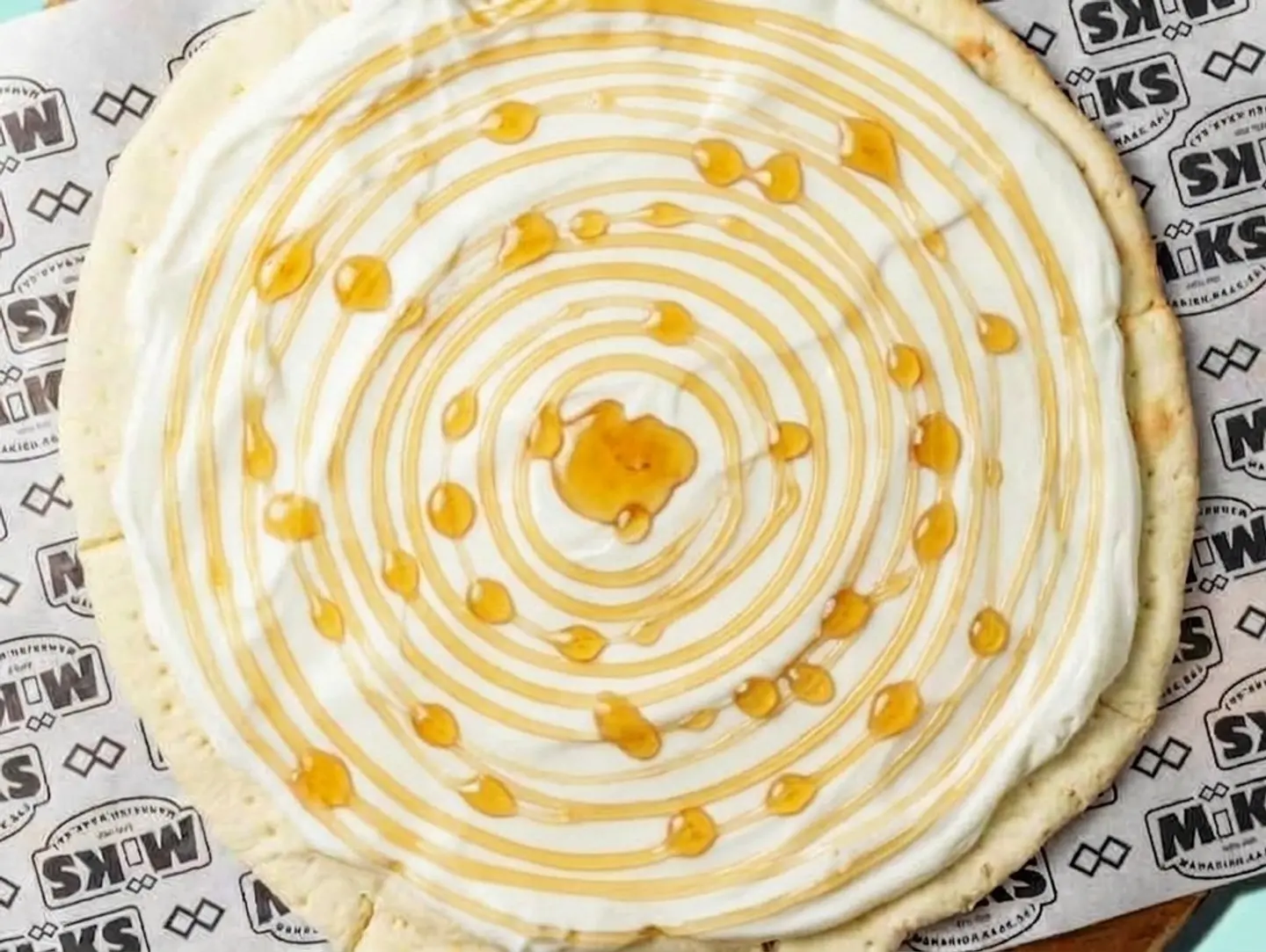 منقوشة لبنة مع العسل