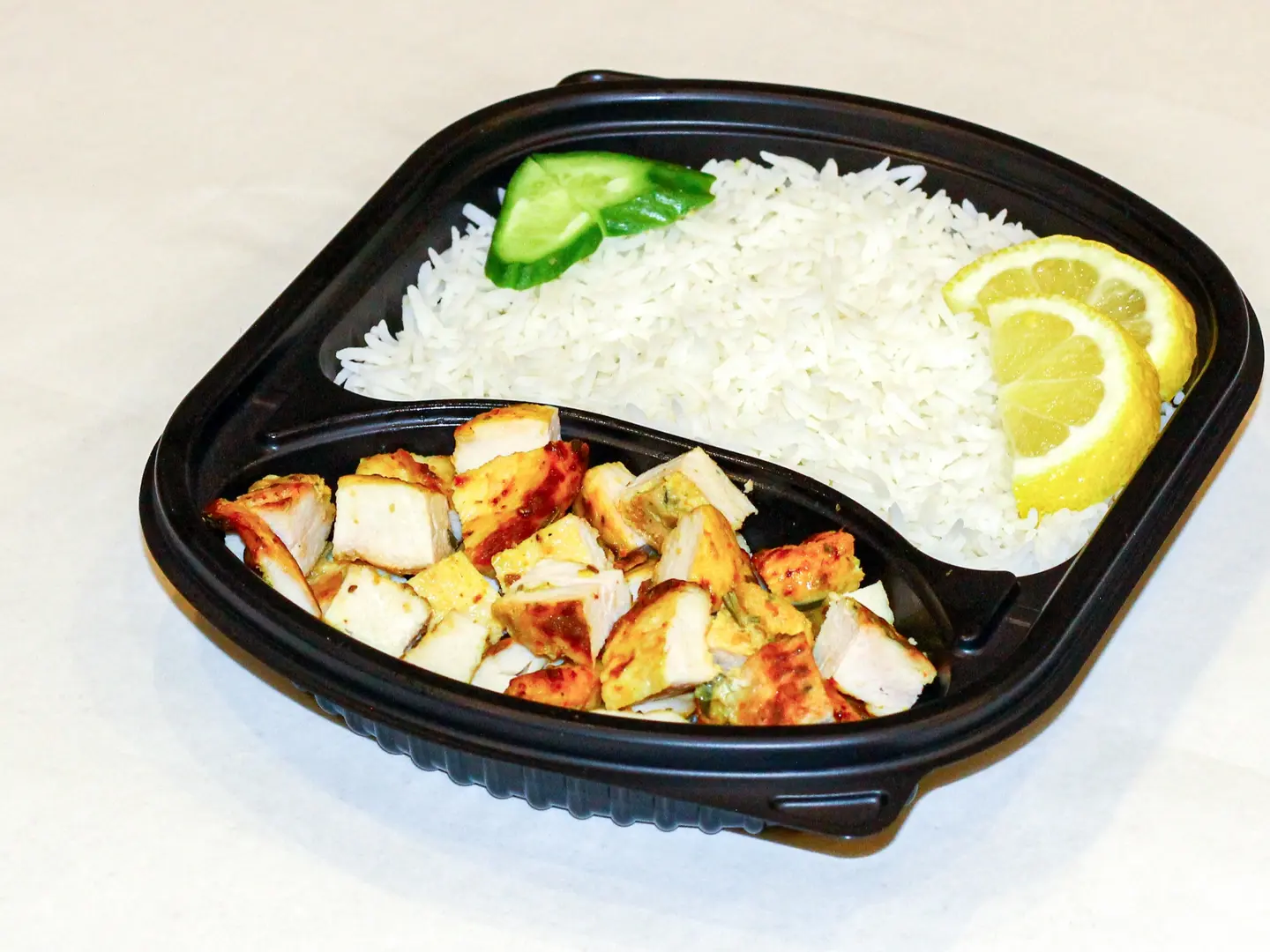 وجبة دجاج بالليمون