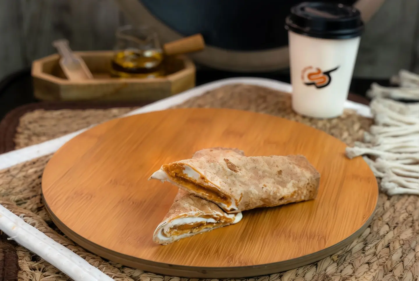 فطيرة زبدة الفول مع جبن سائل