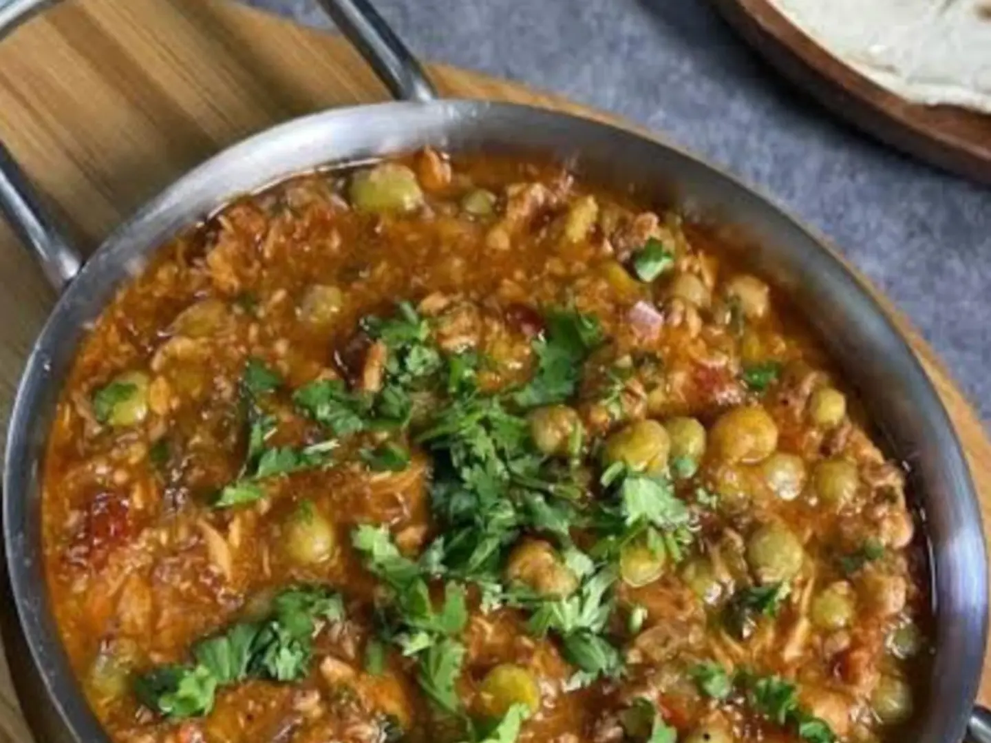 تونة بالبازلا