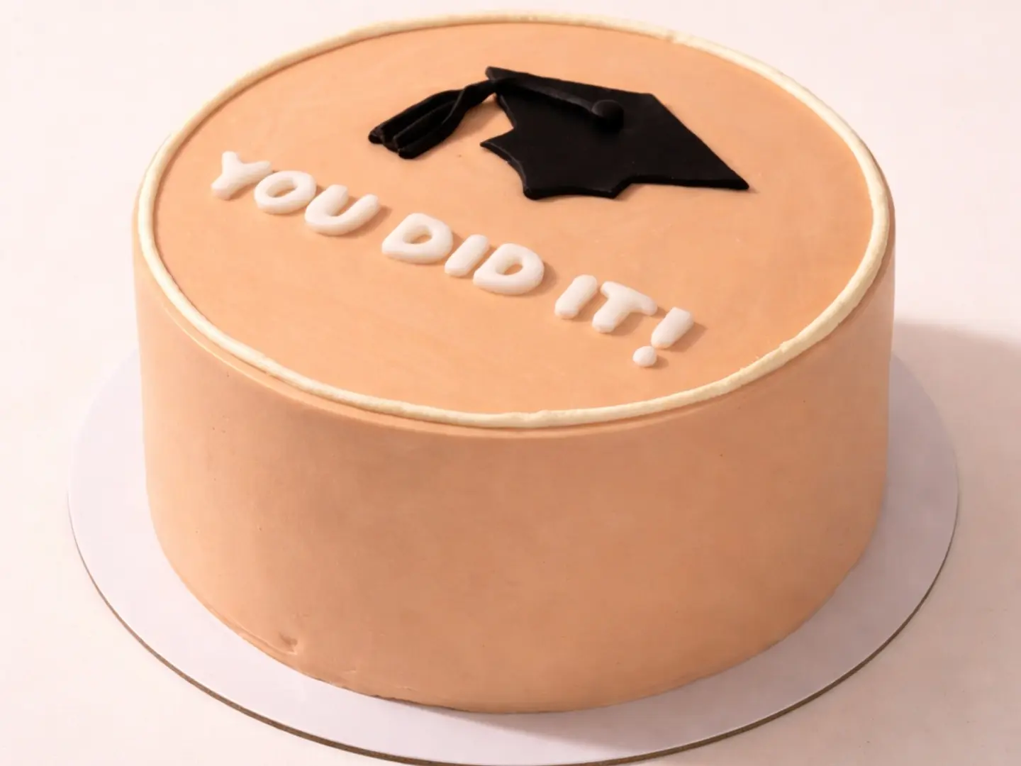 كيكة التخرج ( لون بيج )