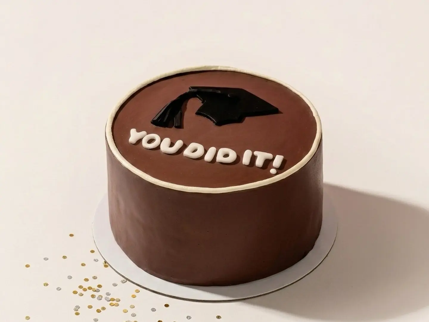 كيكة التخرج ( لون بني )