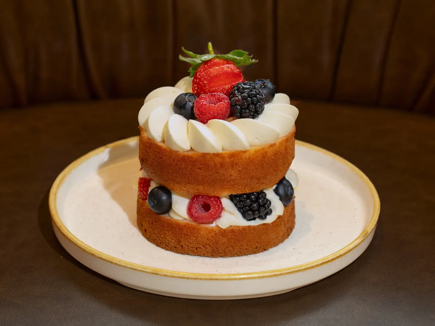 كيكة الفانيلا بالفواكه